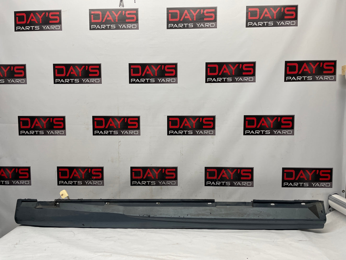 2006 Pontiac GTO RH Passenger Rocker Molding Side Skirt Panel OEM - Day's Parts Yard