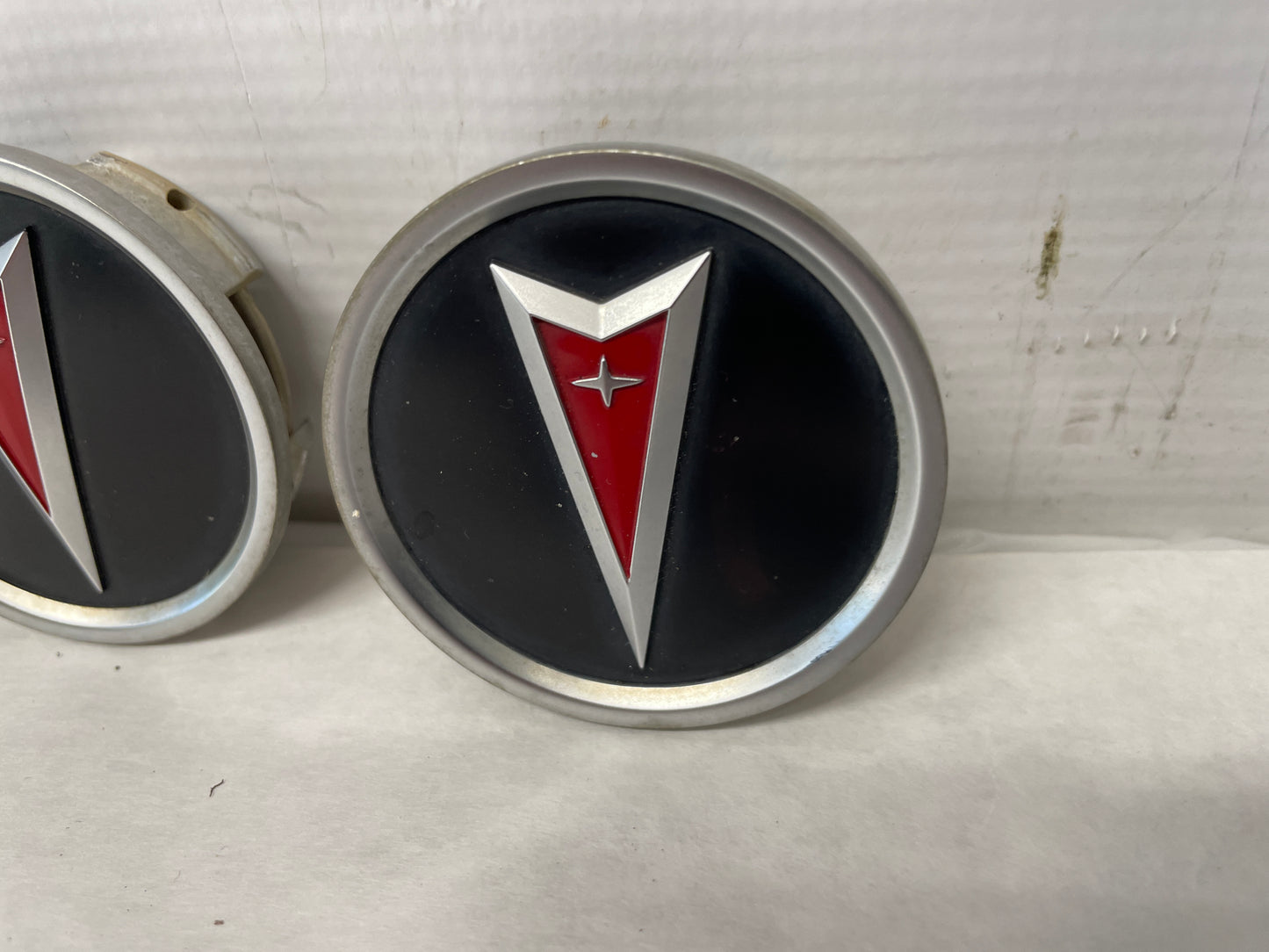 2005 Pontiac GTO Wheel Center Caps OEM - Day's Parts Yard