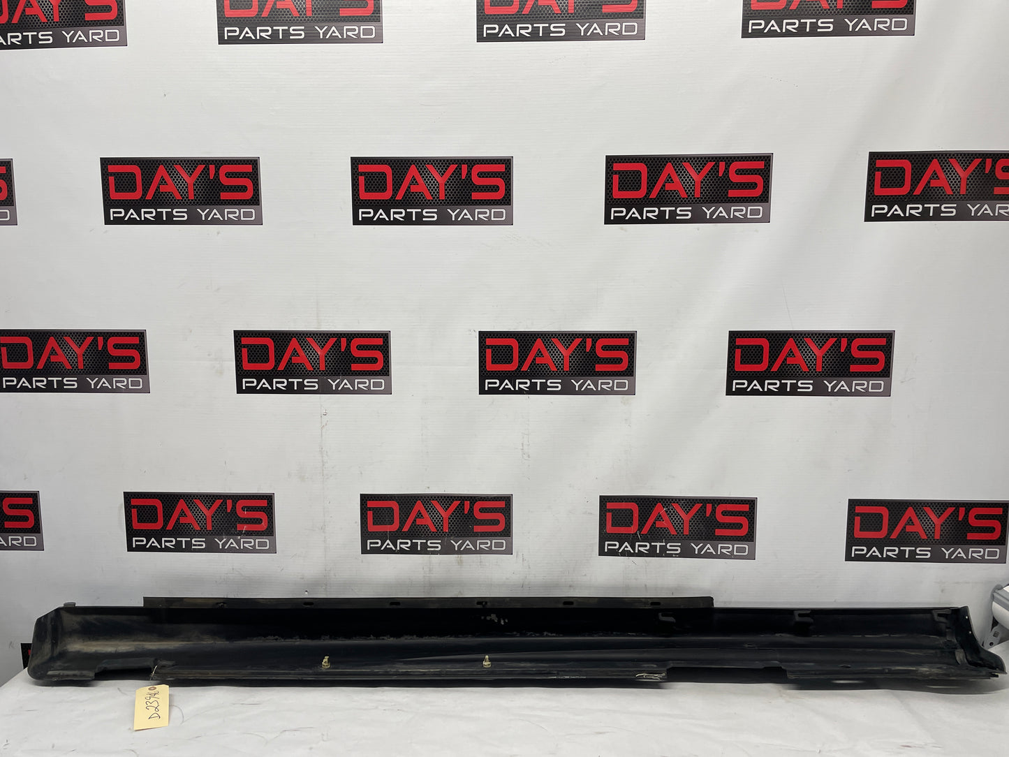 2006 Pontiac GTO RH Passenger Rocker Molding Side Skirt Panel OEM - Day's Parts Yard