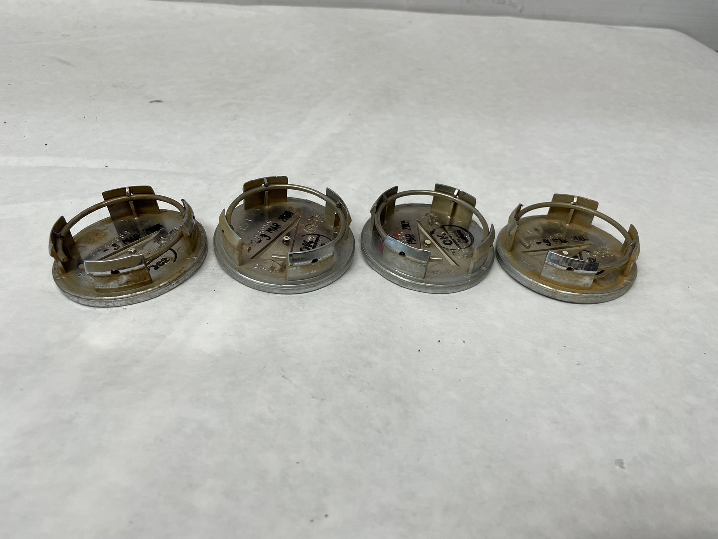 2005 Pontiac GTO Wheel Center Caps OEM - Day's Parts Yard