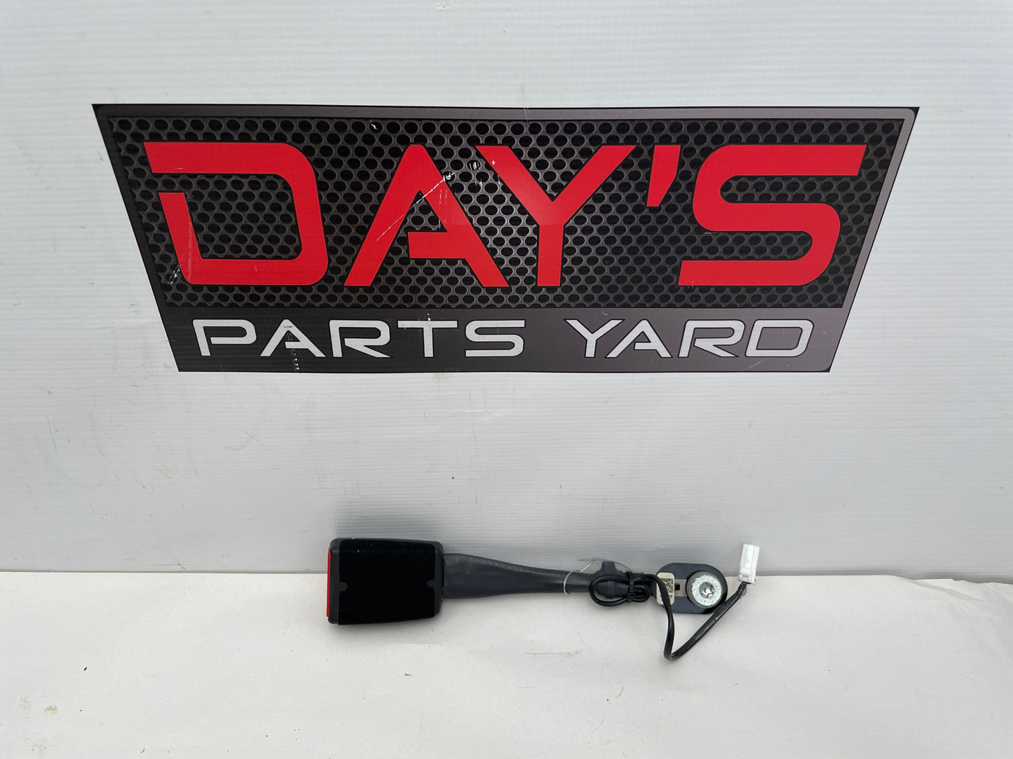 2014 Chevy SS Sedan LH Driver Seat Belt Buckle Receiver OEM - Day's Parts Yard