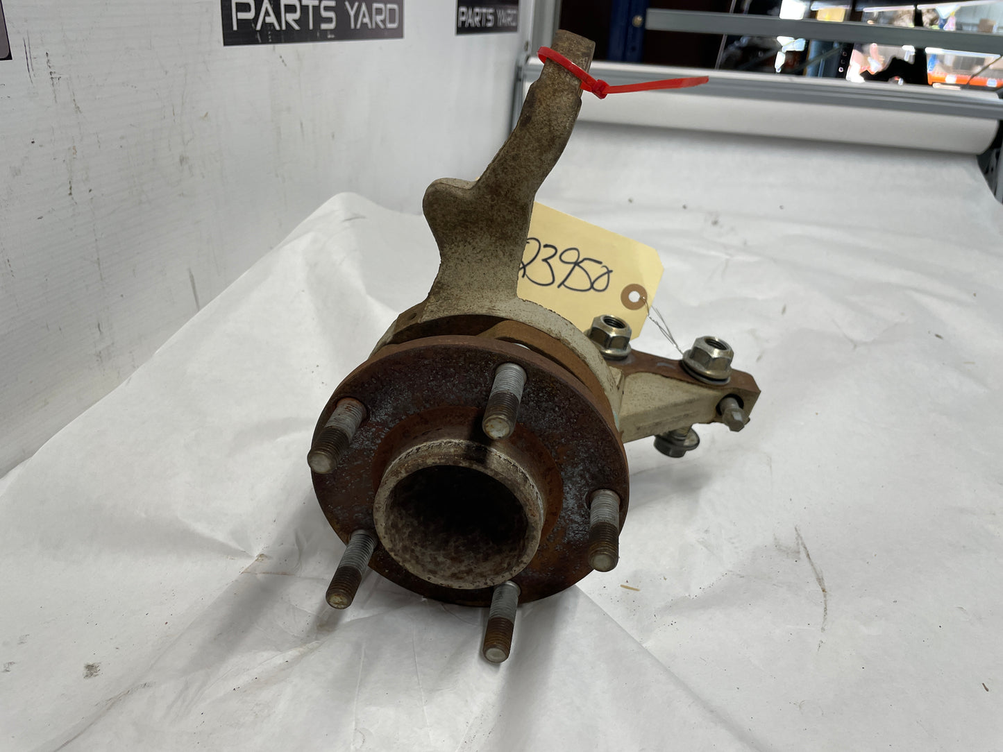 2006 Pontiac GTO RH Passenger Front RH Suspension Spindle Hub Knuckle Assembly OEM - Day's Parts Yard