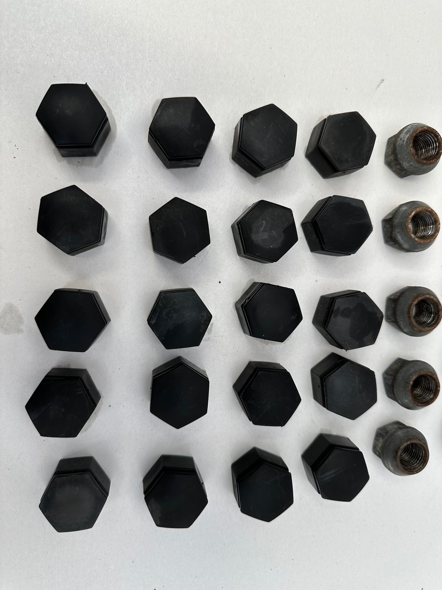 2009 Pontiac G8 GT Lug Nuts Covers Set OEM - Day's Parts Yard