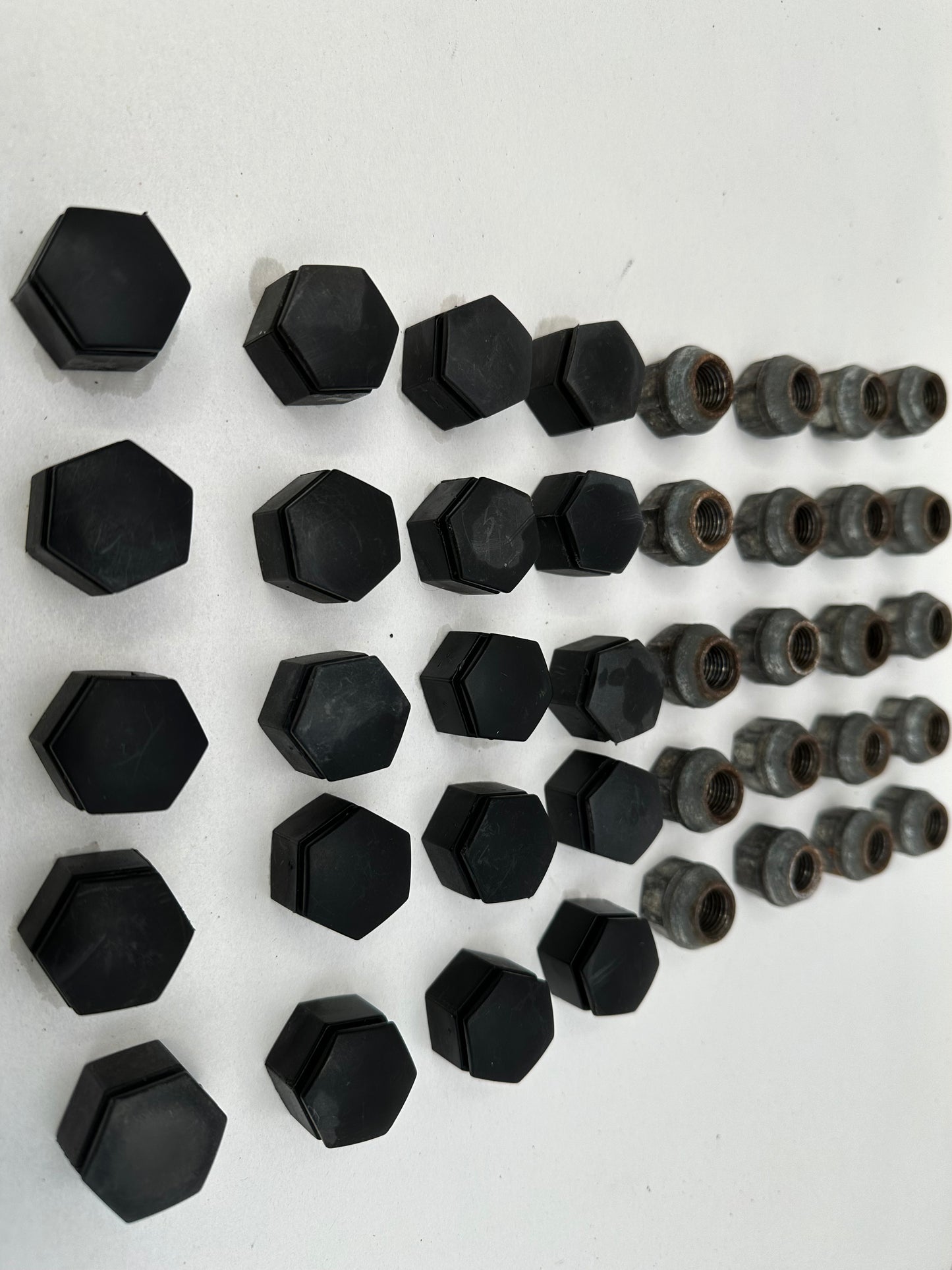 2009 Pontiac G8 GT Lug Nuts Covers Set OEM - Day's Parts Yard