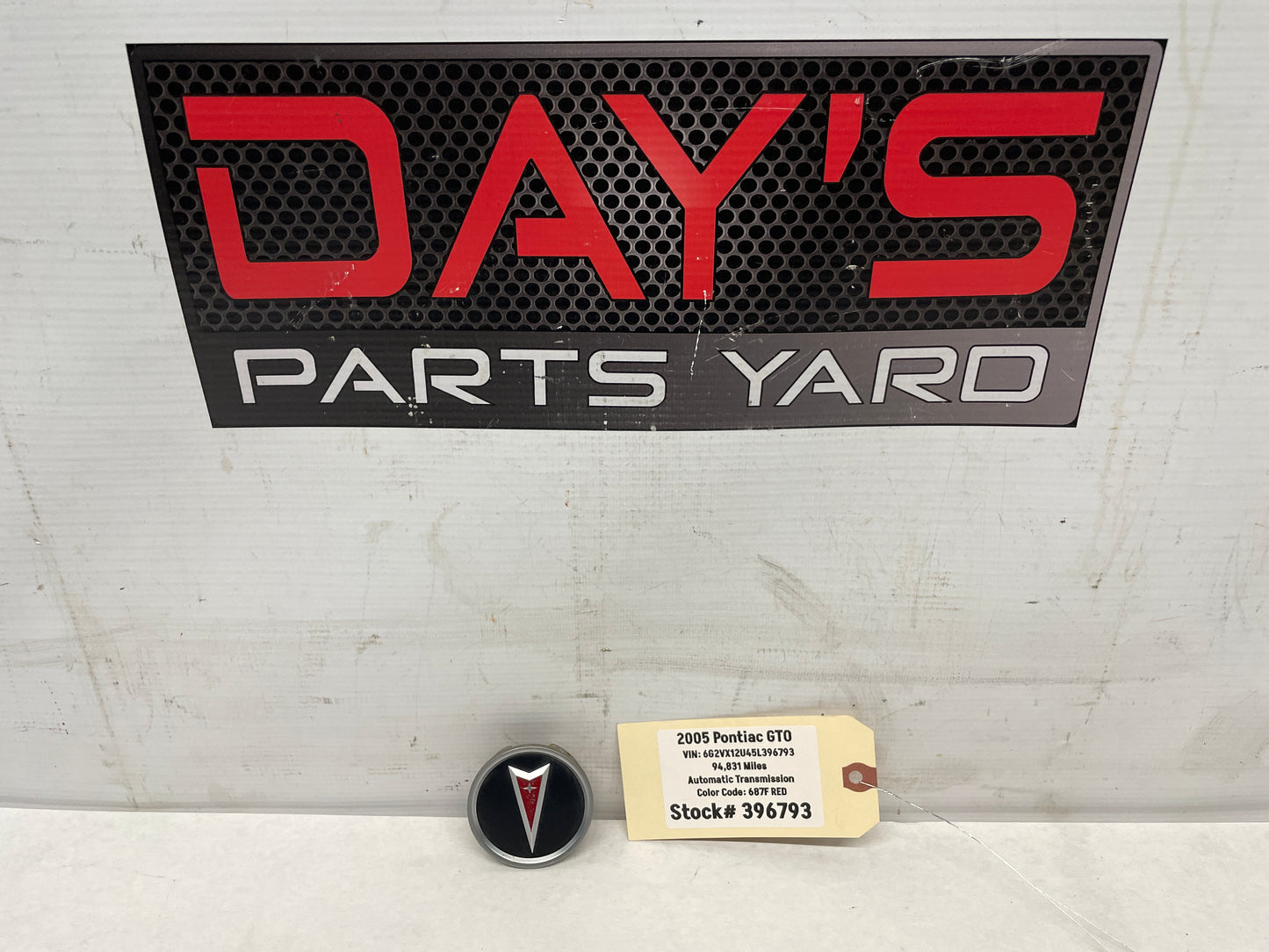 2005 Pontiac GTO Wheel Center Cap OEM - Day's Parts Yard