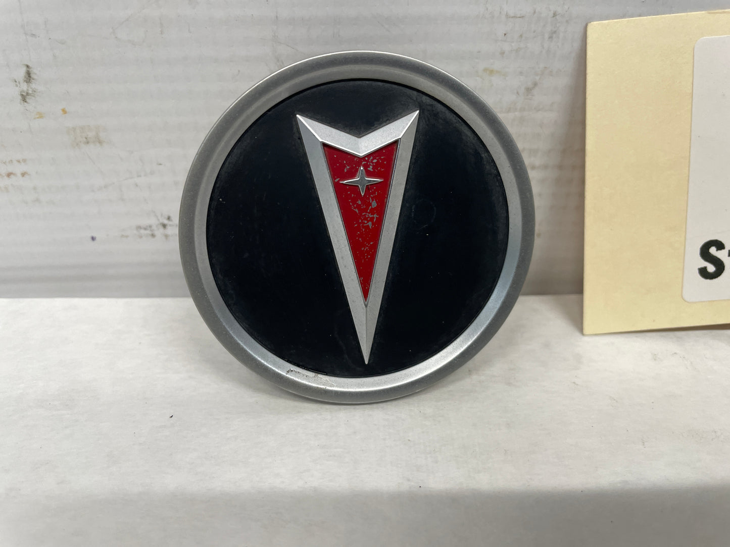 2005 Pontiac GTO Wheel Center Cap OEM - Day's Parts Yard