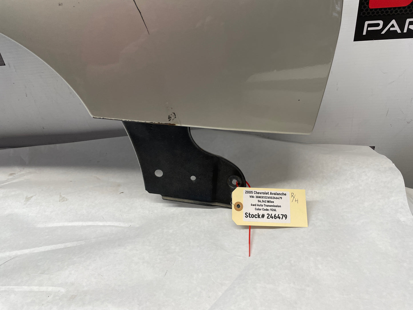 2005 Chevy Avalanche RH Passenger Fender OEM - Day's Parts Yard