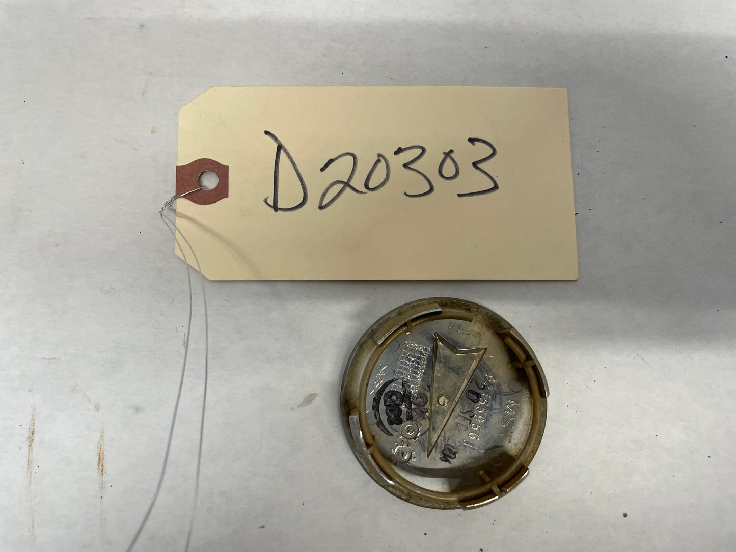 2005 Pontiac GTO Wheel Center Cap OEM - Day's Parts Yard