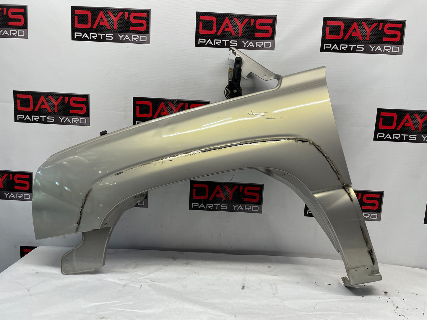 2005 Chevy Avalanche LH Driver Fender OEM - Day's Parts Yard