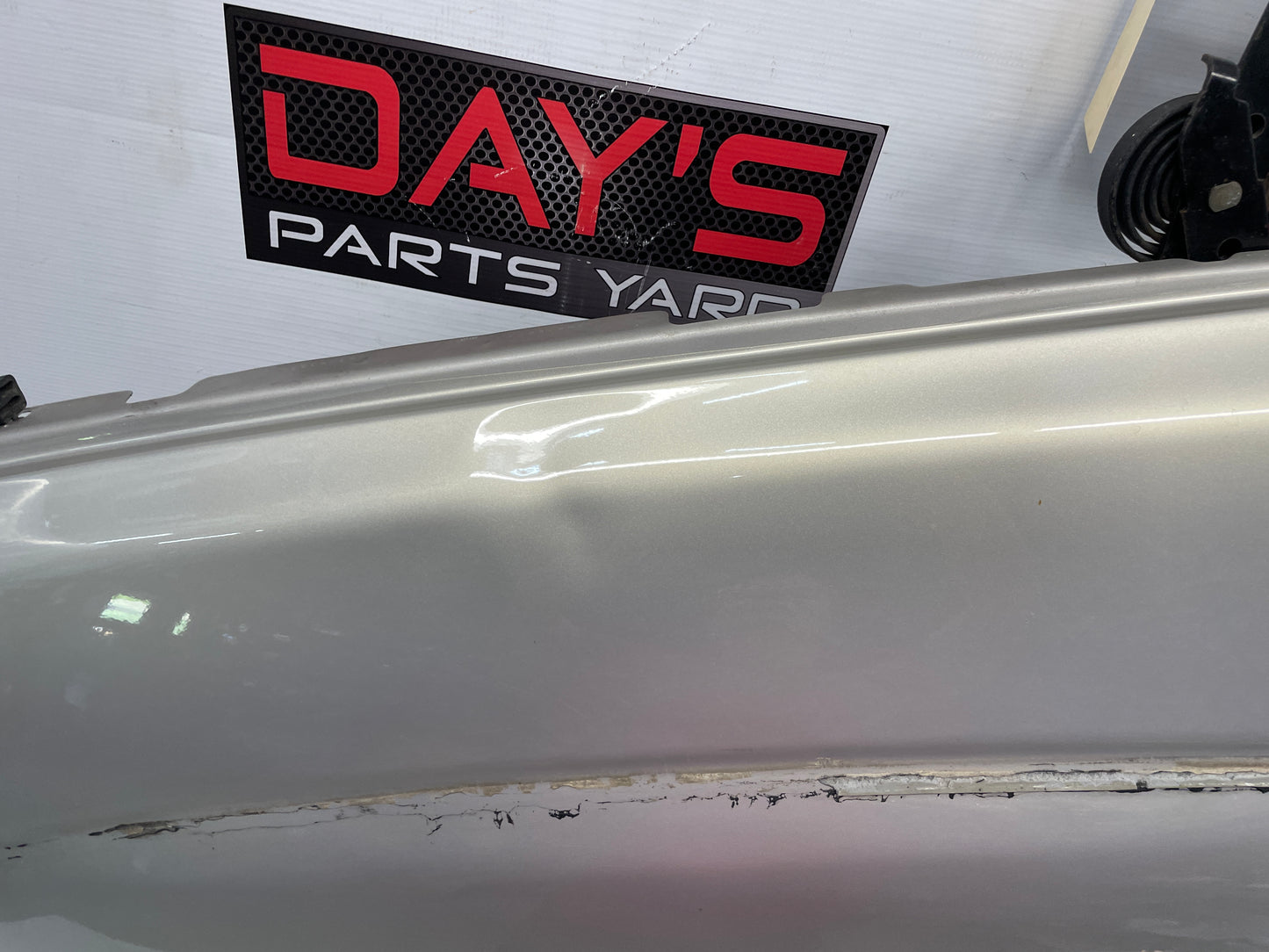 2005 Chevy Avalanche LH Driver Fender OEM - Day's Parts Yard