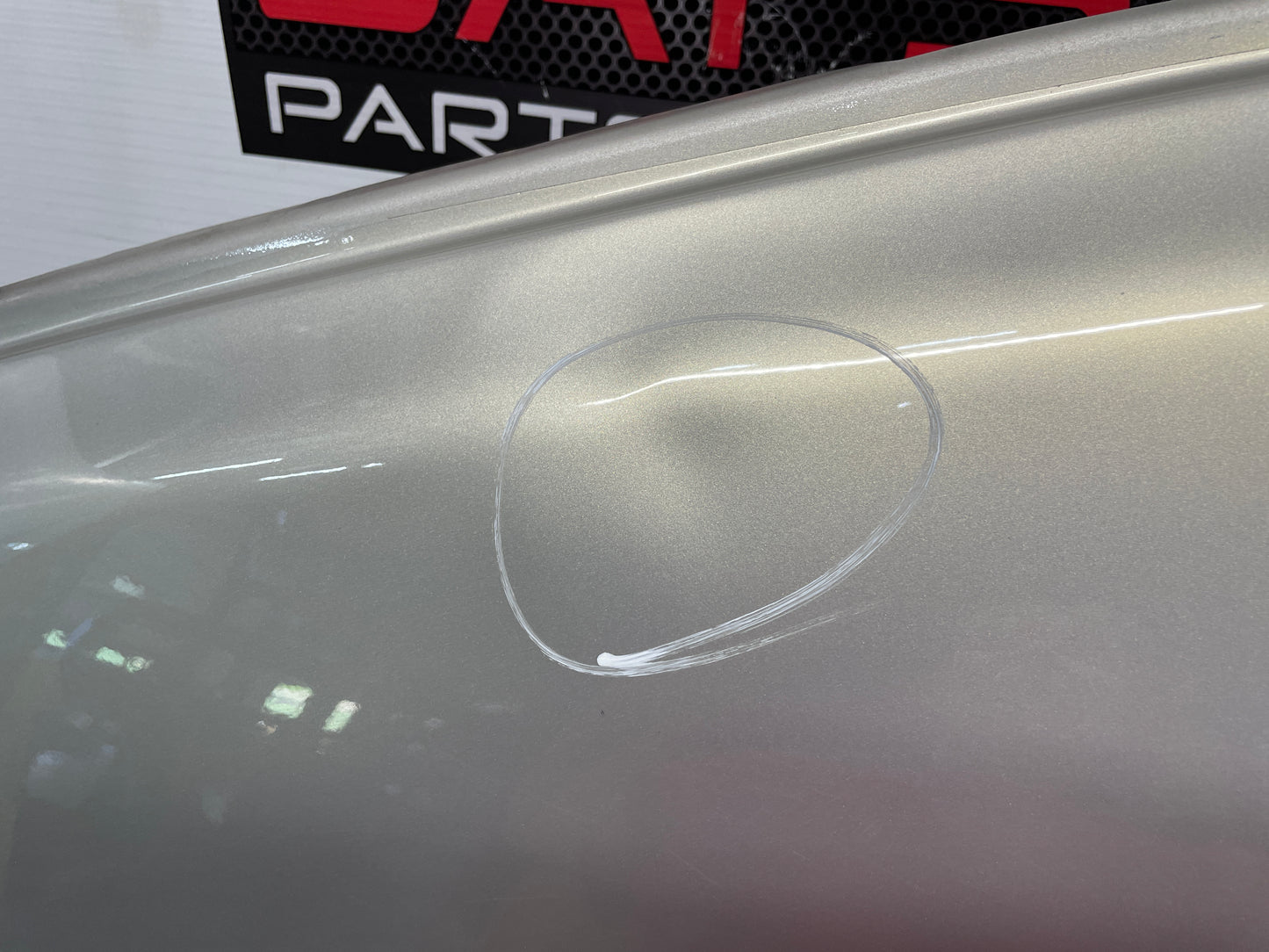 2005 Chevy Avalanche LH Driver Fender OEM - Day's Parts Yard