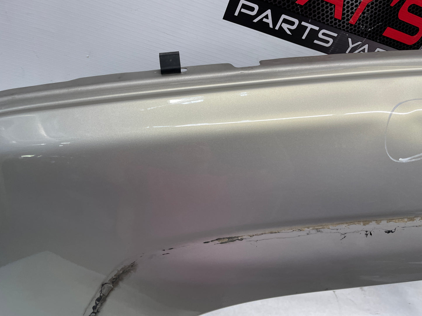 2005 Chevy Avalanche LH Driver Fender OEM - Day's Parts Yard