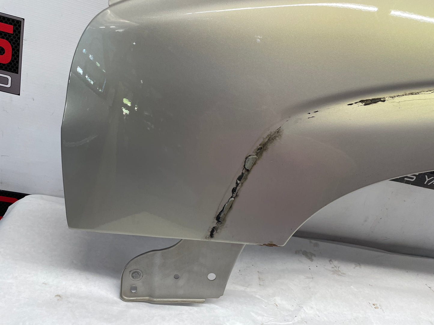 2005 Chevy Avalanche LH Driver Fender OEM - Day's Parts Yard