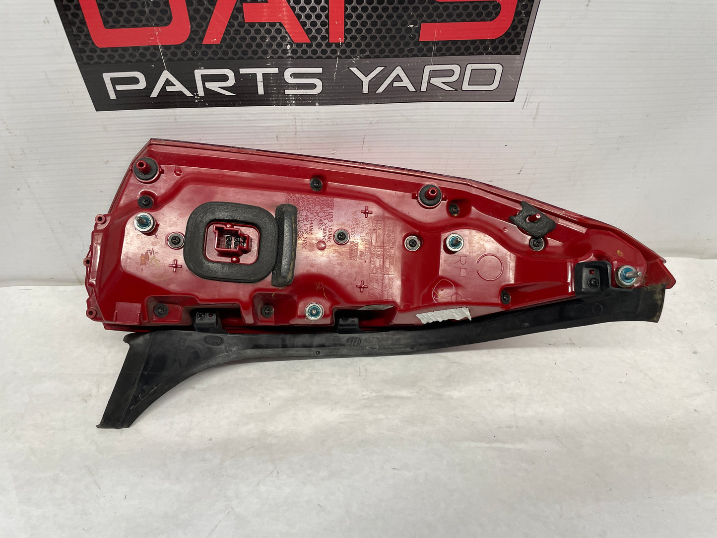 2016 Cadillac CTS-V RH Passenger Tail Light Taillight Stop Lamp OEM