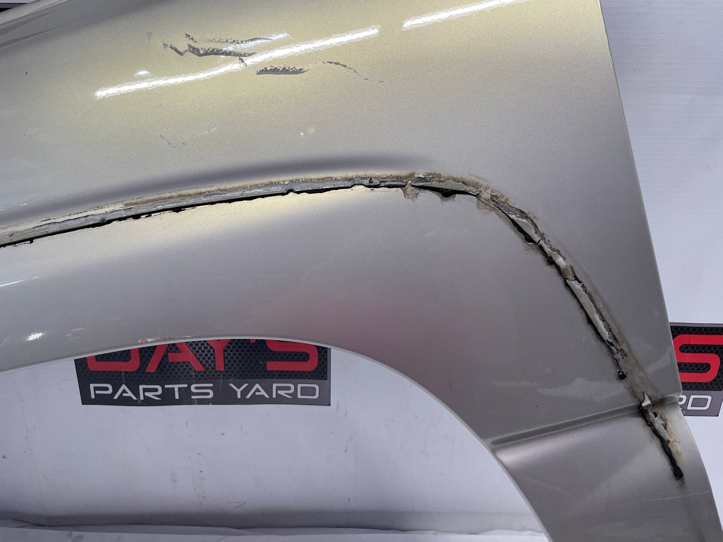2005 Chevy Avalanche LH Driver Fender OEM - Day's Parts Yard