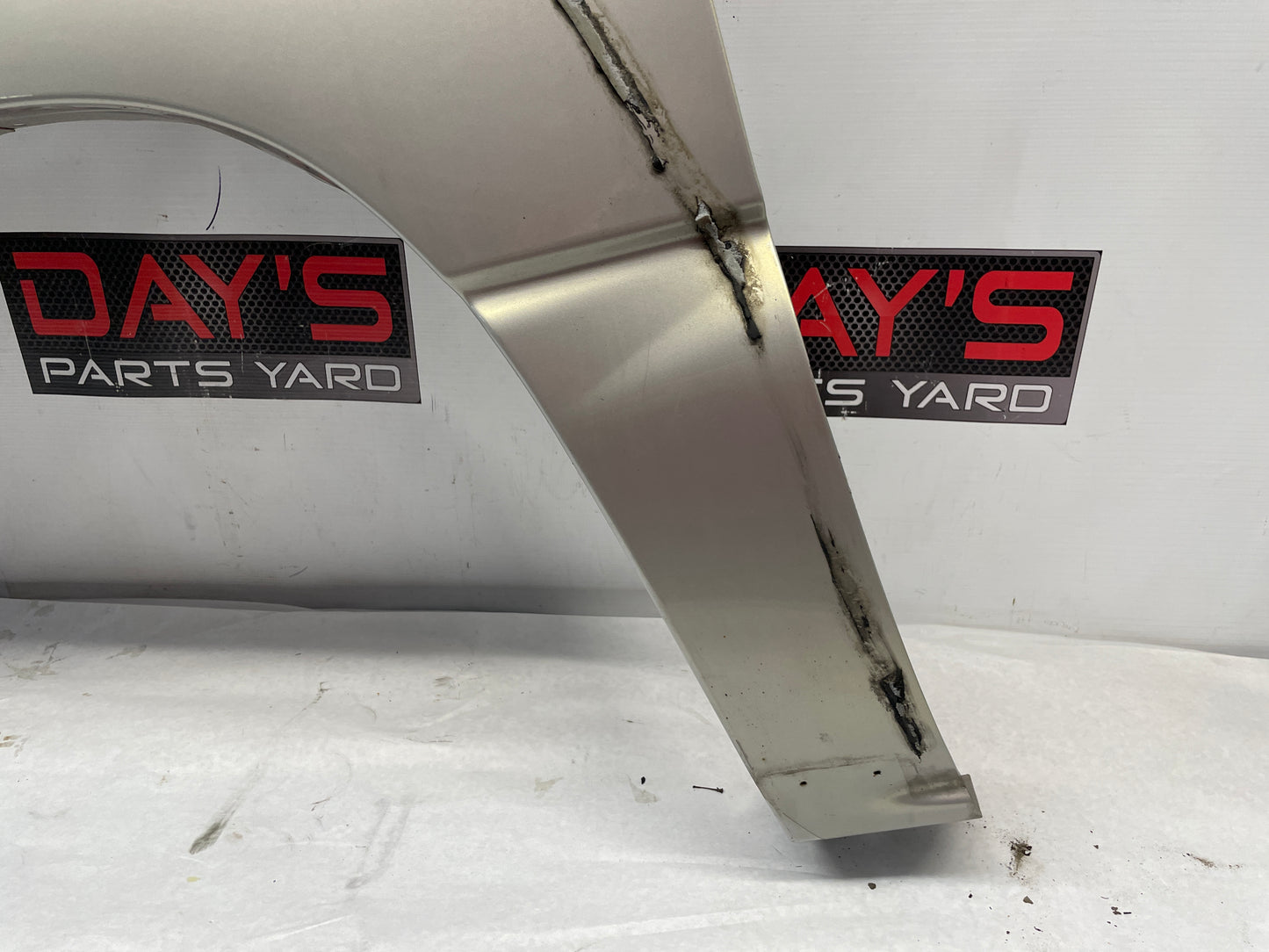 2005 Chevy Avalanche LH Driver Fender OEM - Day's Parts Yard
