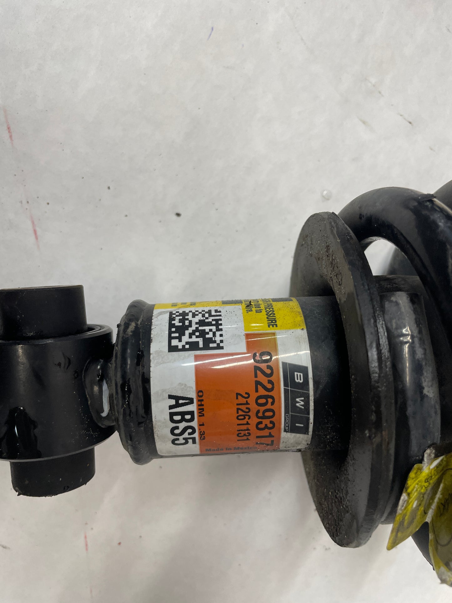 2015 Chevy SS Sedan RH & LH Rear Magnetic Ride Shocks Struts Assembly OEM - Day's Parts Yard