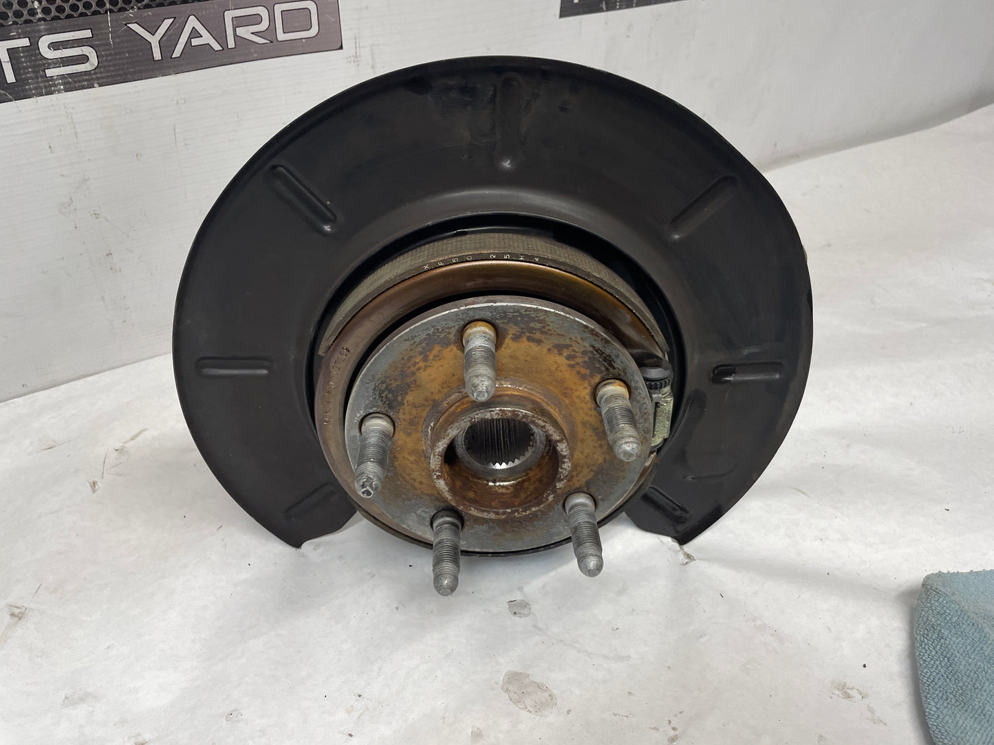 2015 Chevy SS Sedan RH Passenger Rear Suspension Spindle Hub Knuckle Assembly OEM - Day's Parts Yard