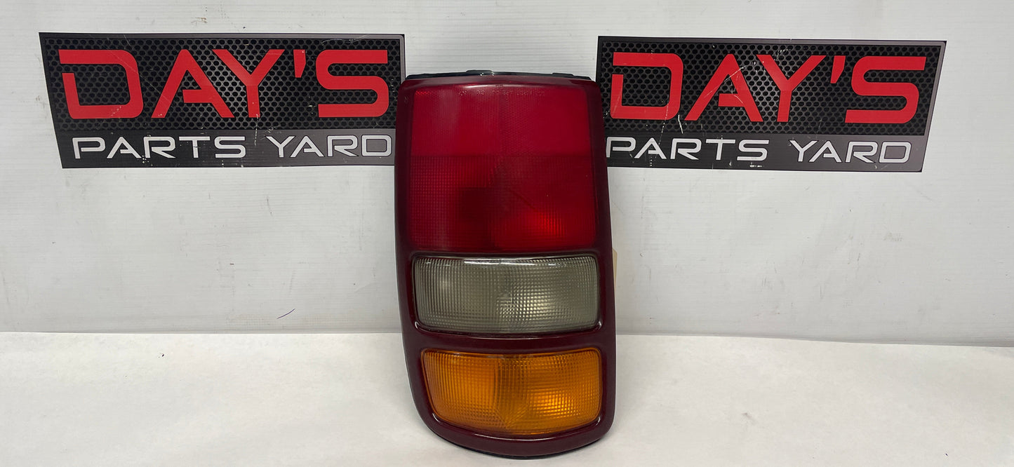 2003 Chevy Suburban RH Passenger Tail Light Taillight Assembly OEM - Day's Parts Yard
