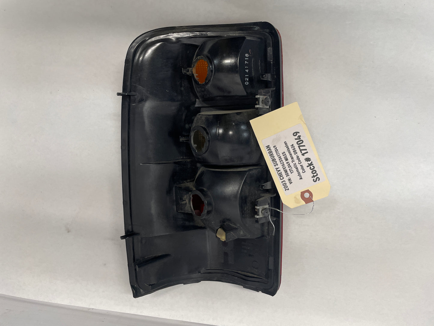 2003 Chevy Suburban RH Passenger Tail Light Taillight Assembly OEM - Day's Parts Yard