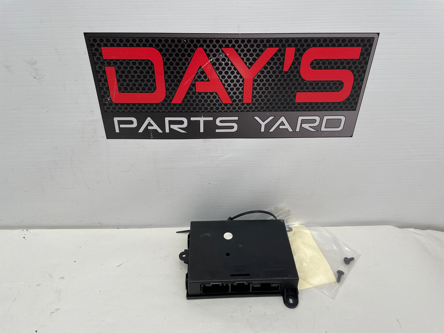 2014 Chevy SS Sedan LH Driver Memory Electronic Seat Control Module Computer OEM - Day's Parts Yard