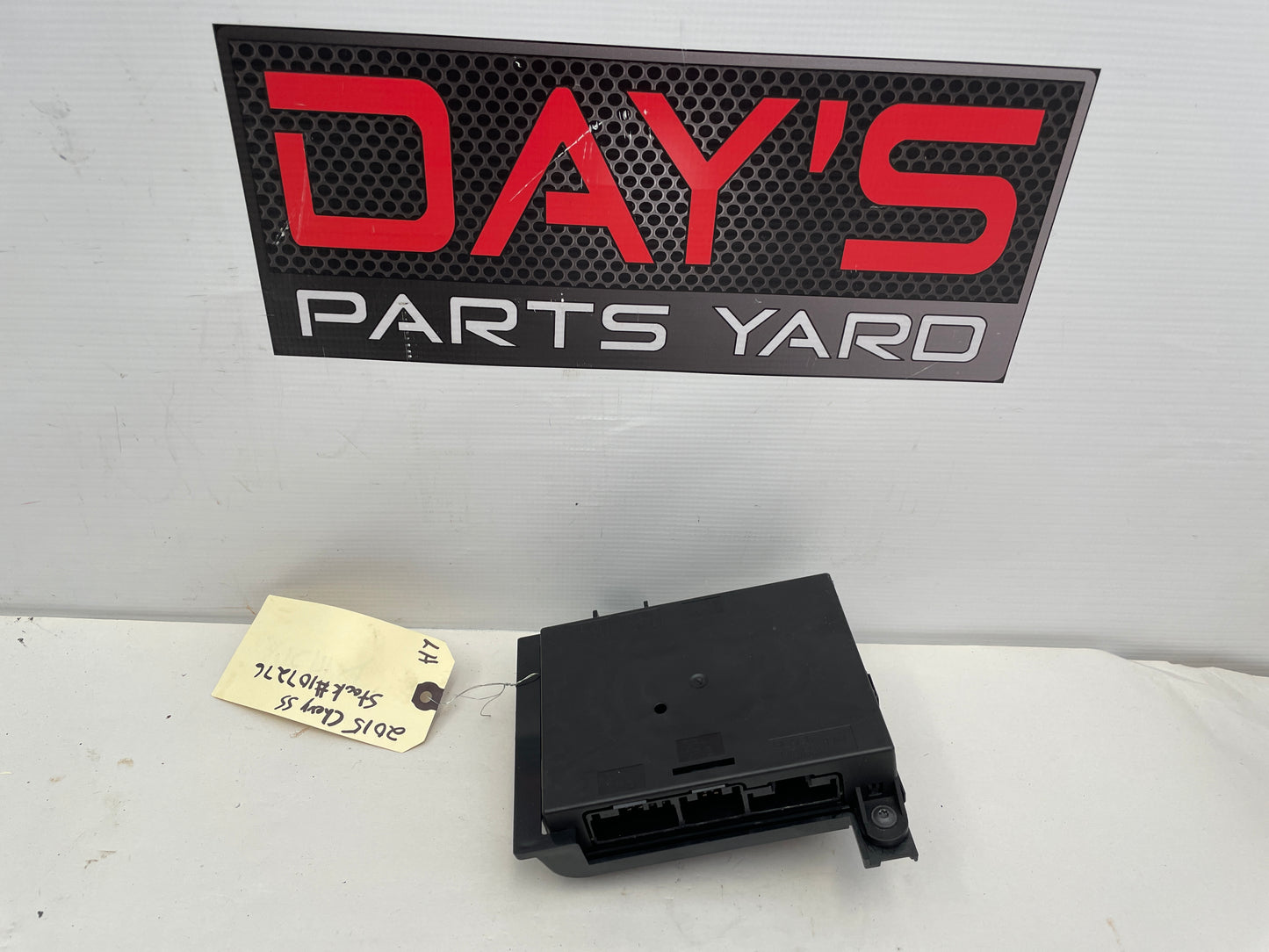 2014 Chevy SS Sedan LH Driver Memory Electronic Seat Control Module Computer OEM - Day's Parts Yard