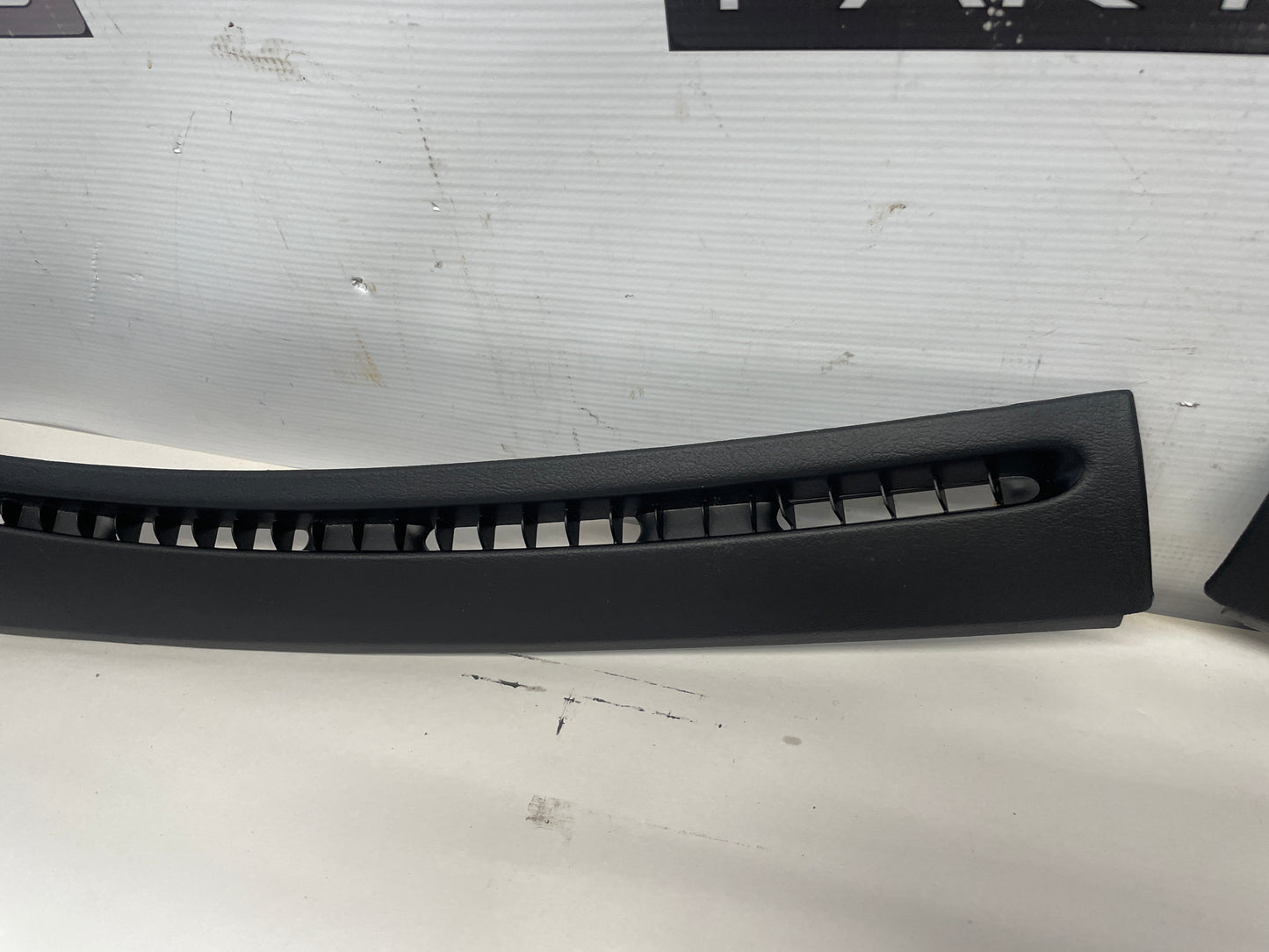 2004 Pontiac GTO RH & LH Dash Cowl Defrost Panels Vent Trim OEM - Day's Parts Yard