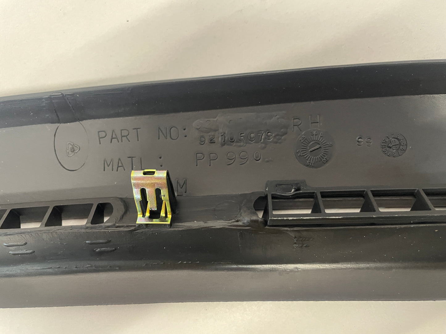 2004 Pontiac GTO RH & LH Dash Cowl Defrost Panels Vent Trim OEM - Day's Parts Yard