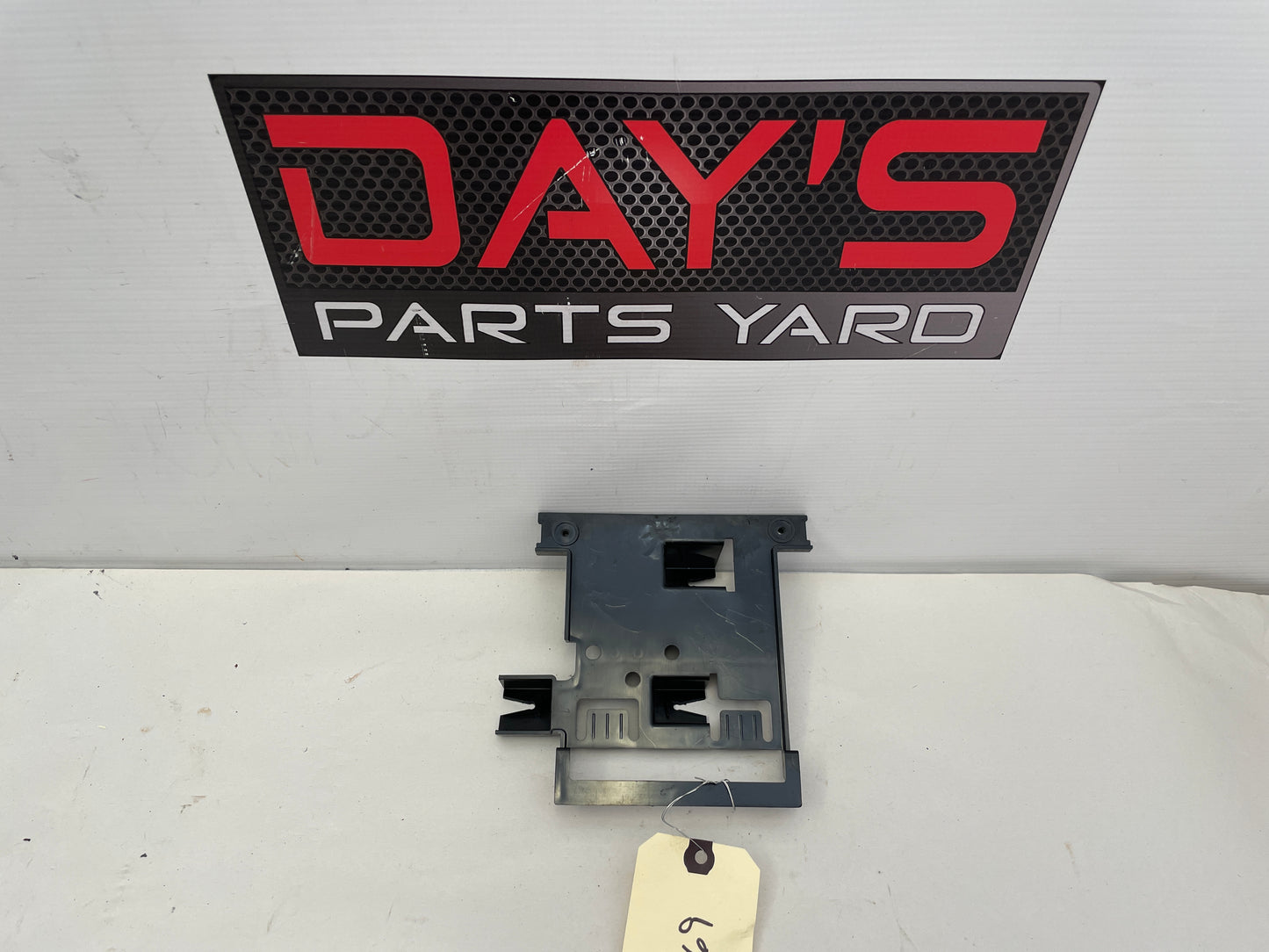 2014 Chevy SS Sedan LH Driver Memory Electronic Seat Control Module Bracket OEM - Day's Parts Yard
