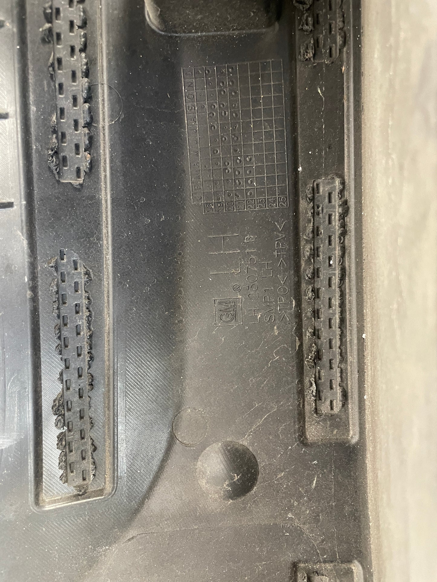 2022 GMC Sierra C2500 LH Driver Front Bumper Fender Filler Outer Trim Panel OEM - Day's Parts Yard