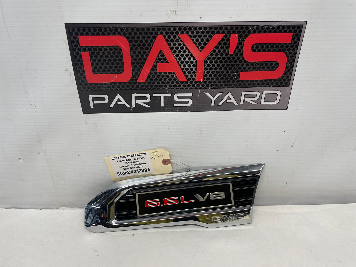 2022 GMC Sierra C2500 LH Driver Fender Vent 6.6L V8 Emblem OEM - Day's Parts Yard