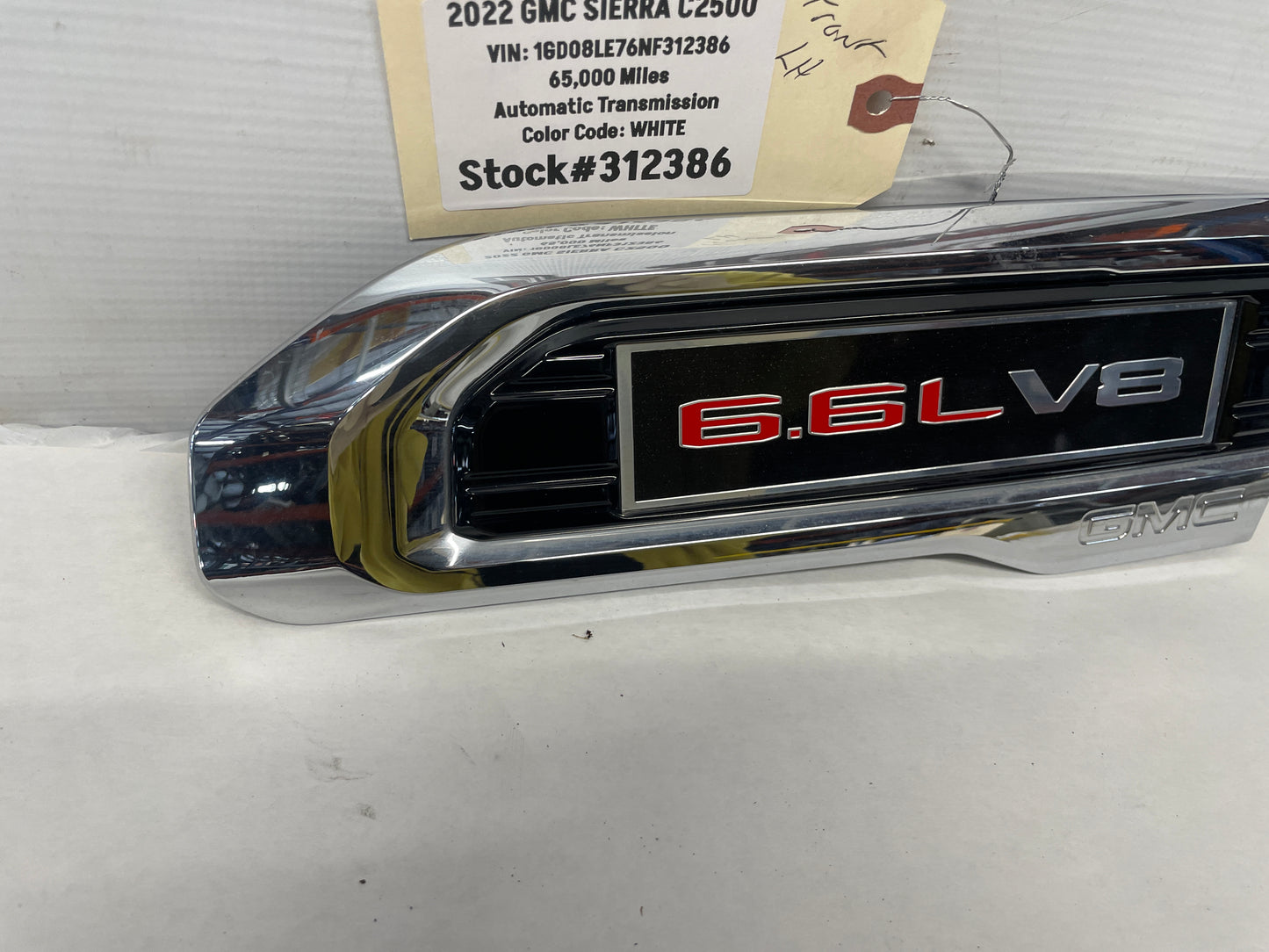 2022 GMC Sierra C2500 LH Driver Fender Vent 6.6L V8 Emblem OEM - Day's Parts Yard