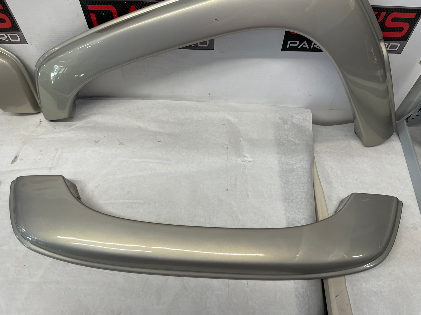 2005 Chevy Avalanche RH & LH Fender Guards OEM - Day's Parts Yard