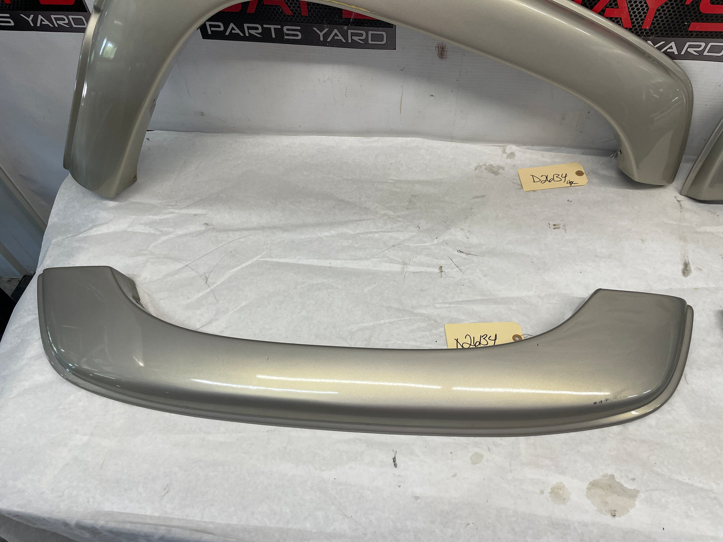 2005 Chevy Avalanche RH & LH Fender Guards OEM - Day's Parts Yard