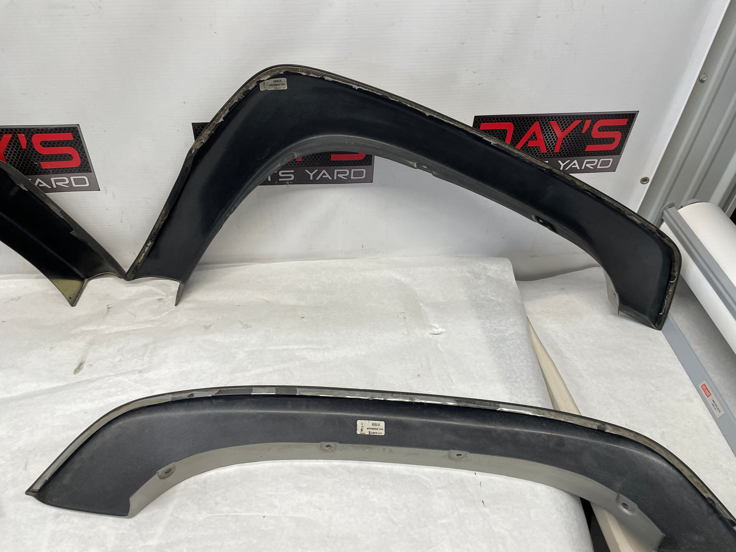 2005 Chevy Avalanche RH & LH Fender Guards OEM - Day's Parts Yard