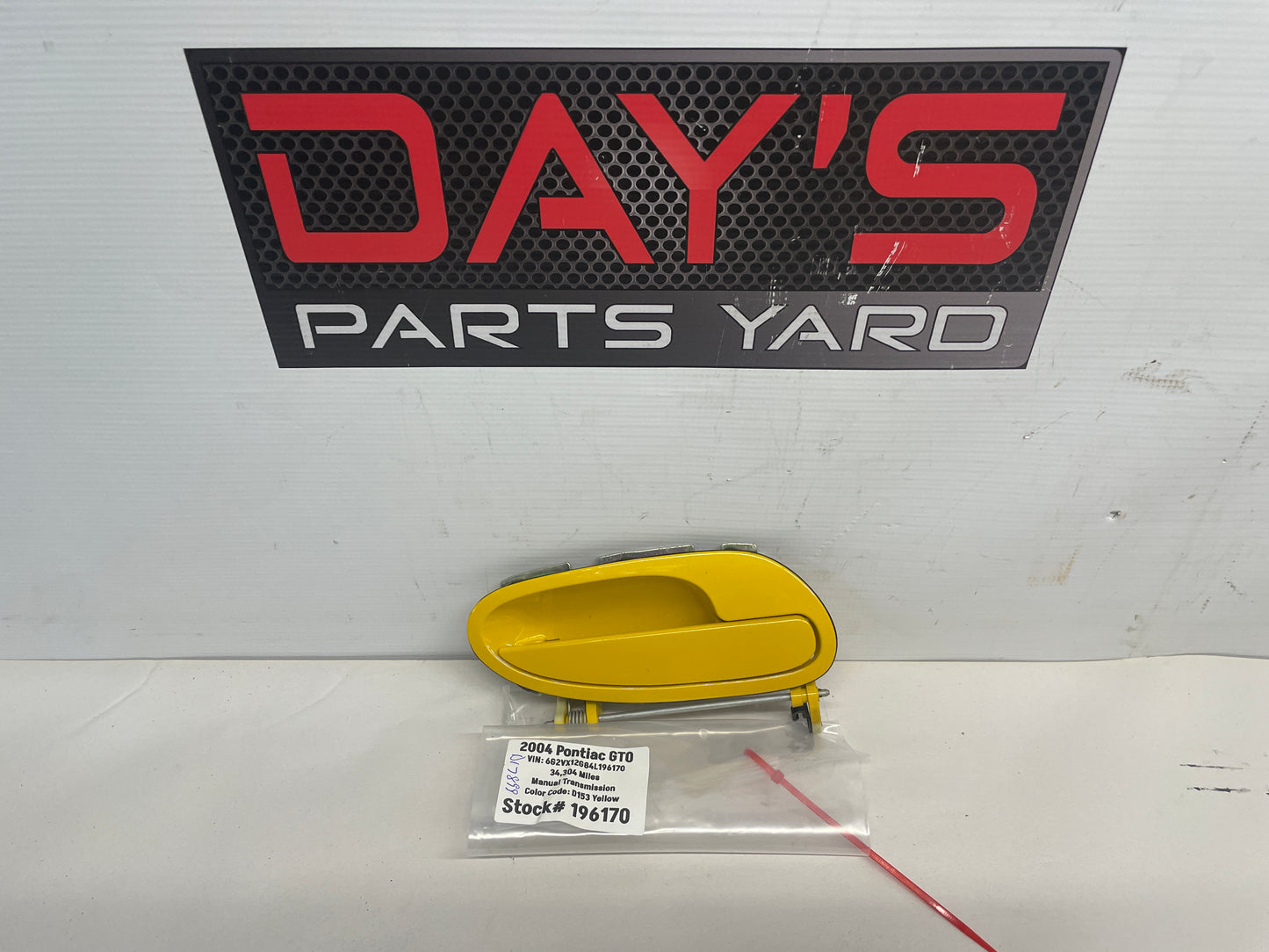 2004 Pontiac GTO RH Passenger Exterior Door Handle OEM - Day's Parts Yard
