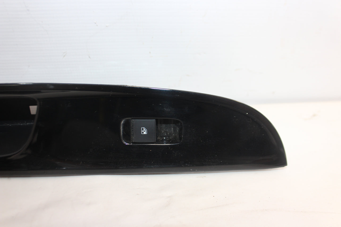 2015 Chevy SS Sedan Front RH Passenger Door Panel Window Switch & Bezel OEM - Day's Parts Yard