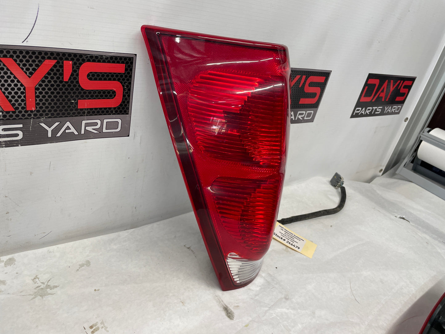 2005 Chevy Avalanche LH Driver Tail Light Taillight Lamp OEM - Day's Parts Yard