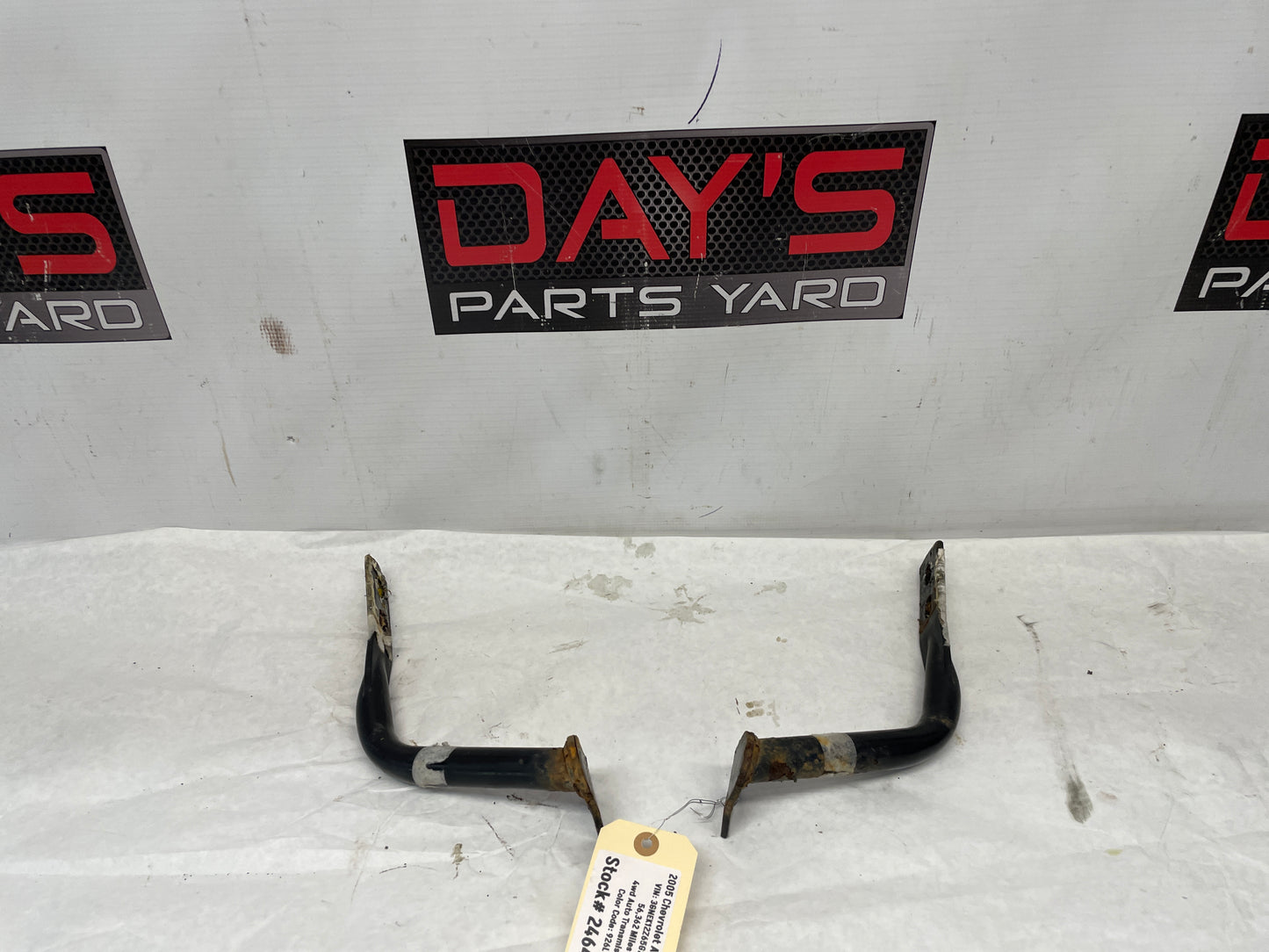 2005 Chevy Avalanche RH & LH Front Bumper Brackets OEM - Day's Parts Yard