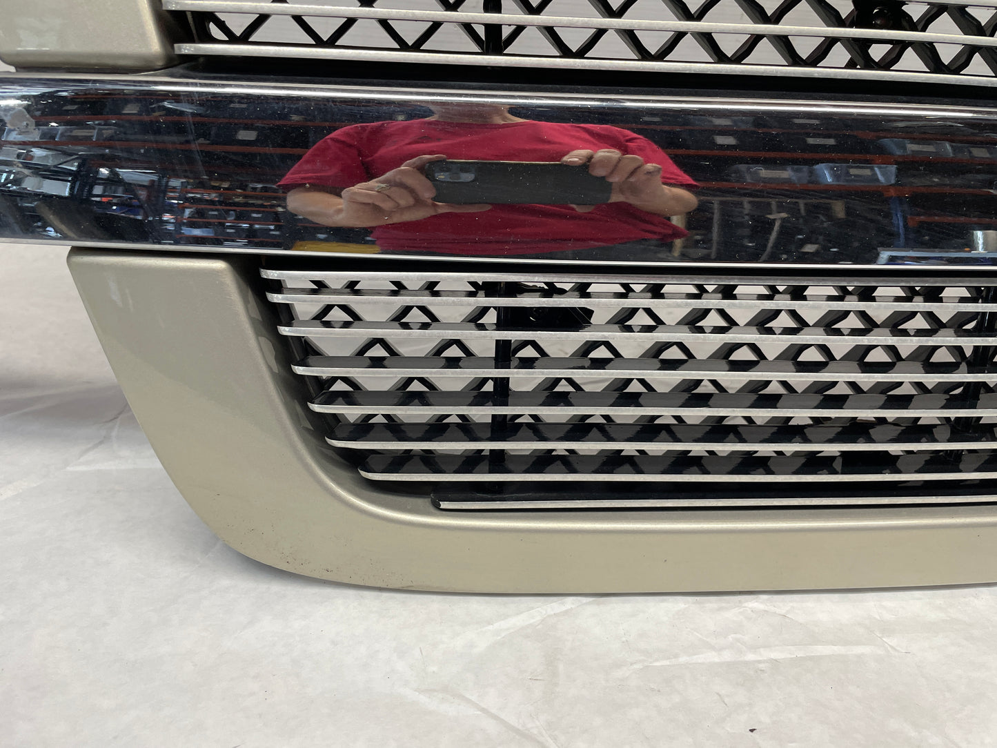2005 Chevy Avalanche Front Bumper Grille OEM - Day's Parts Yard