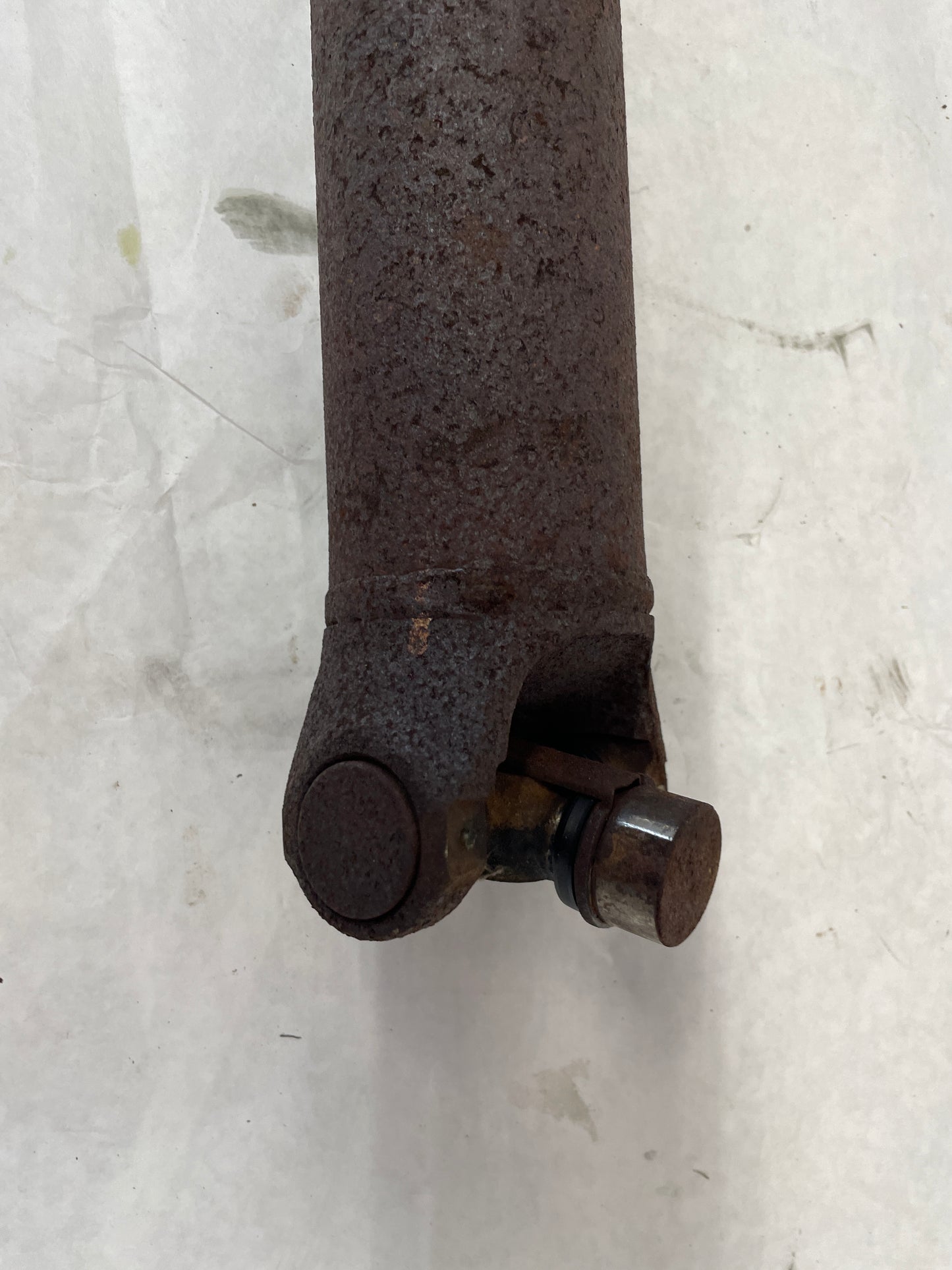 2005 Chevy Avalanche Front Drive Prop Shaft Driveshaft OEM - Day's Parts Yard