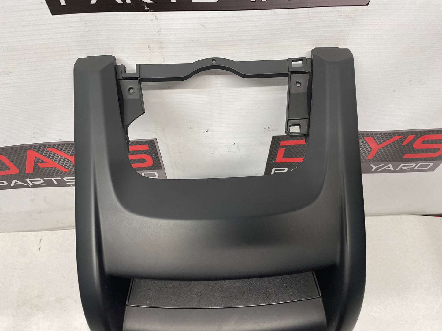 2009 Pontiac G8 Center Dash Radio Bezel Speaker Grill OEM - Day's Parts Yard