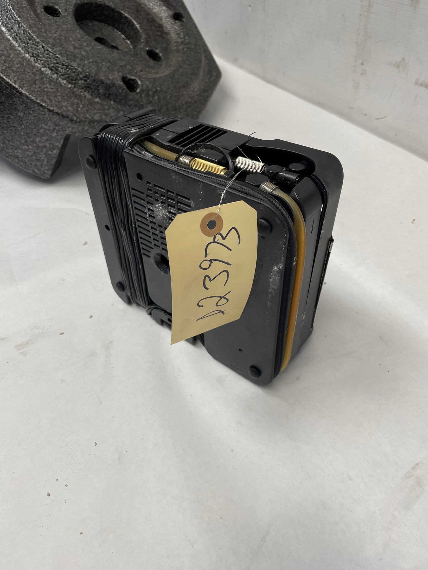 2010 Chevy Camaro SS Tire Air Compressor Inflator w/ Sealant OEM - Day's Parts Yard