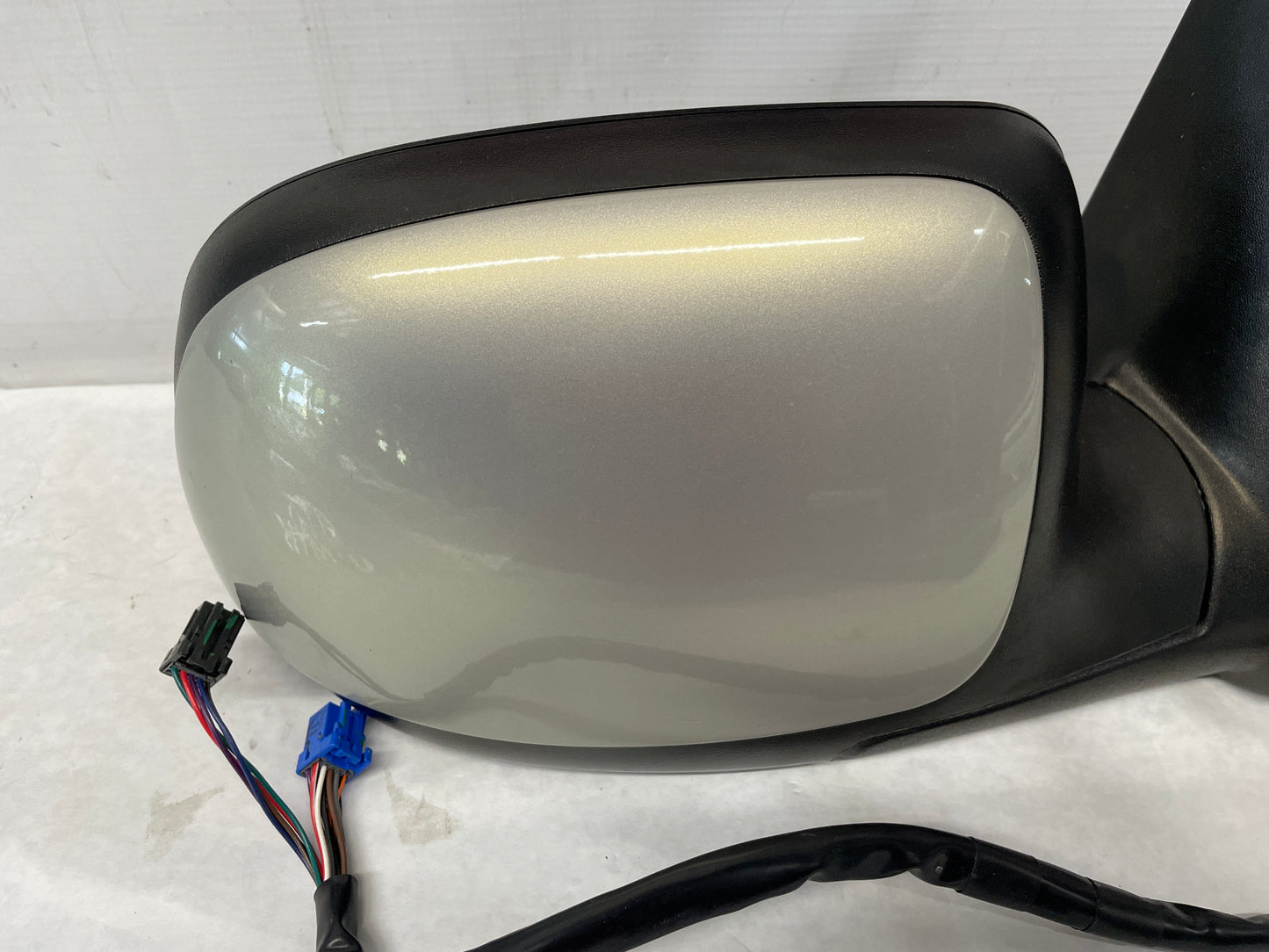 2005 Chevy Avalanche Power RH Passenger Exterior Mirror OEM - Day's Parts Yard