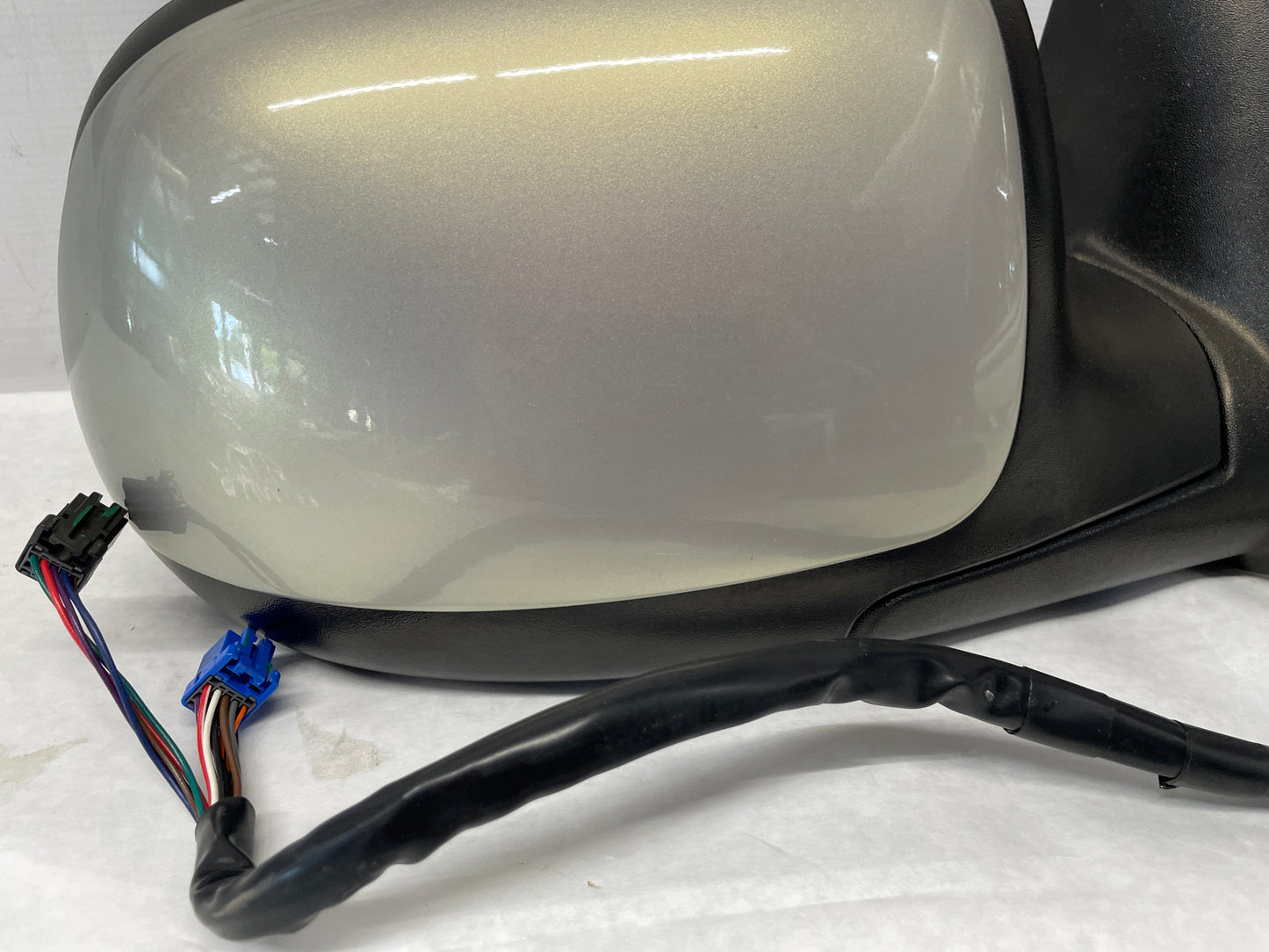 2005 Chevy Avalanche Power RH Passenger Exterior Mirror OEM - Day's Parts Yard