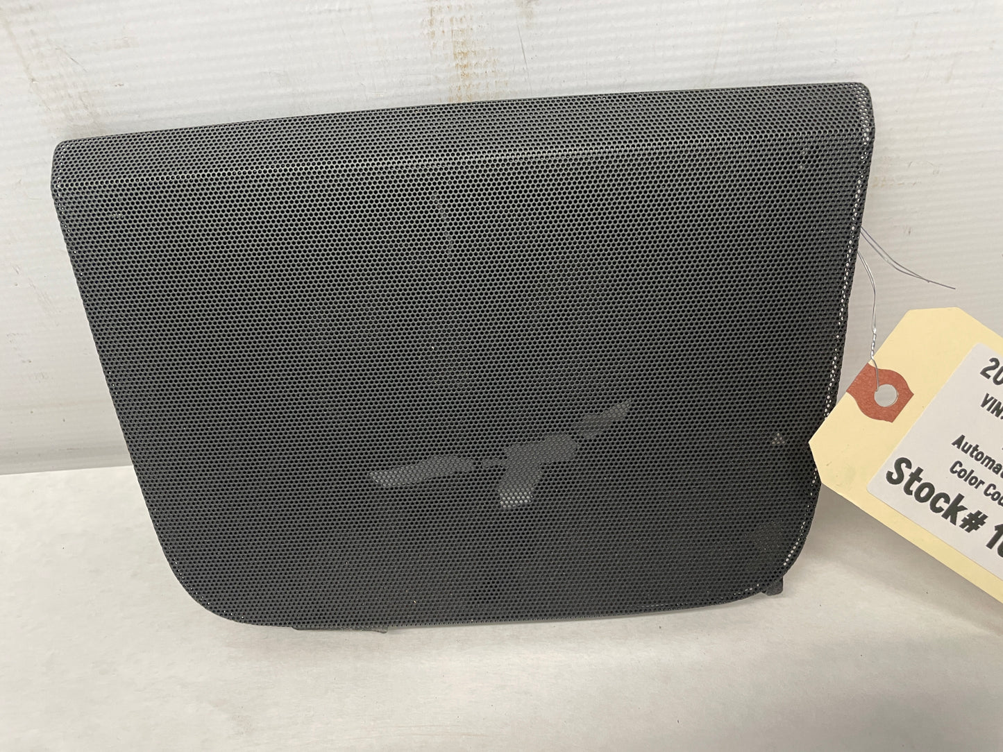 2009 Pontiac G8 Center Dash Speaker Cover Grille OEM - Day's Parts Yard