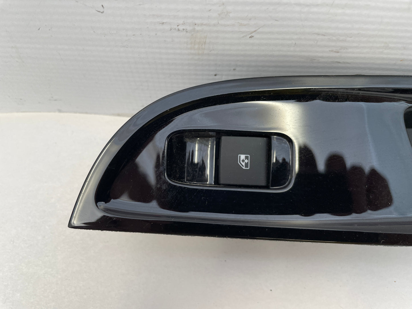 2014 Chevy SS Sedan Right Passenger Door Window Switch - Day's Parts Yard