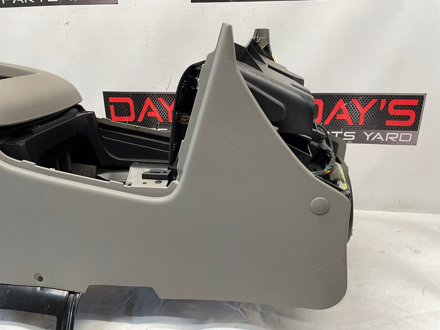 2005 Chevy Avalanche Center Console Armrest Assembly OEM - Day's Parts Yard