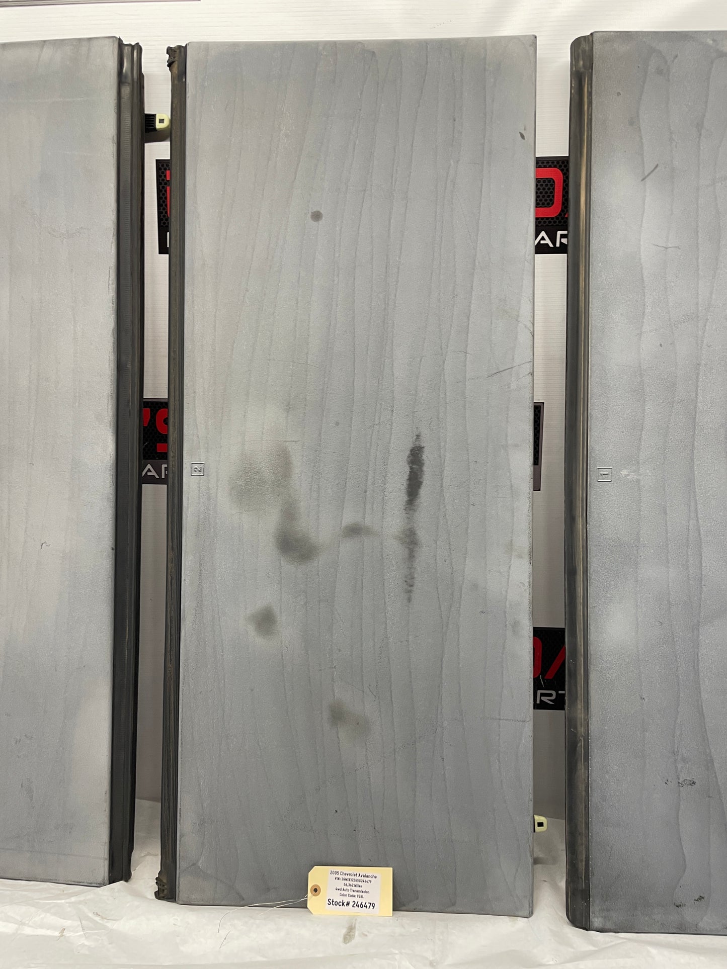 2005 Chevy Avalanche Hard Top Bed Cover OEM - Day's Parts Yard