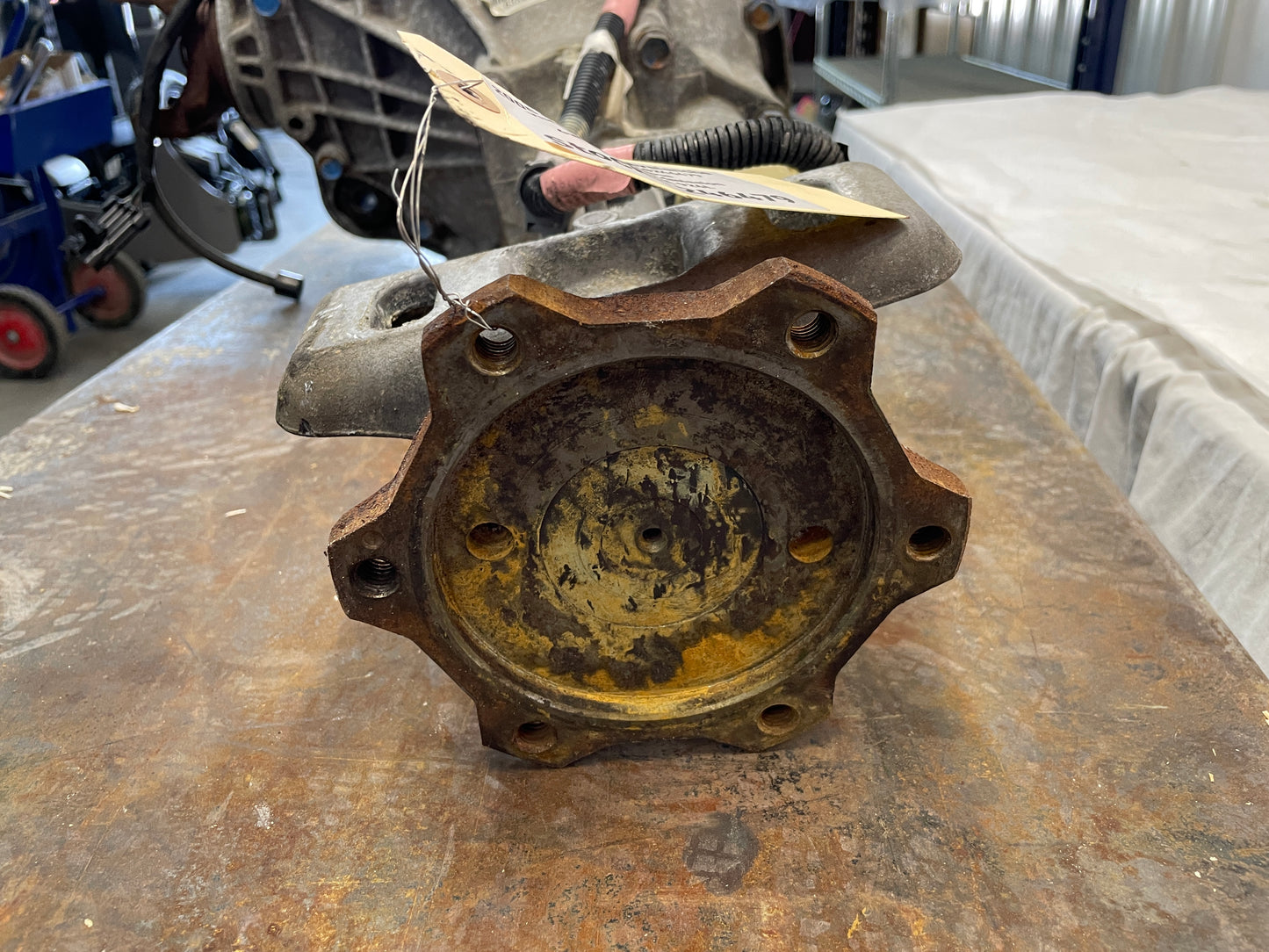 2005 Chevy Avalanche Front Axle Carrier Differential Assembly OEM - Day's Parts Yard